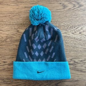 NIKE Elite - Beanie with Pom- very lightly worn